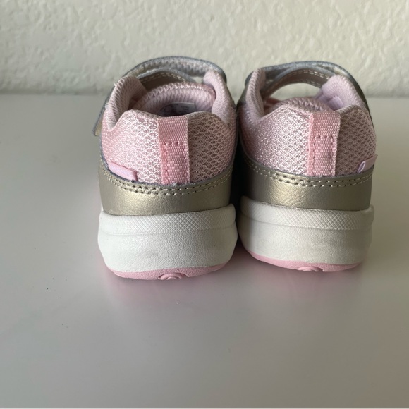 Stride Rite Winslow Sneaker Size 7M. - Picture 3 of 8